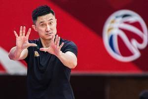 杜锋:成绩和荣誉只属于过去 现在必须直面考验