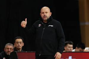 6记三分!雅尼斯:防守吴前的三分球出了严重问题