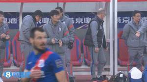 0-3落后,申花第30分钟即换人,于汉超替下U23球员何龙海