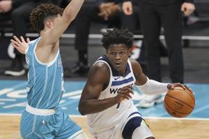 爱德华兹:为三球拿到最佳新秀奖项感到高兴 我正努力成为MVP