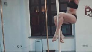 意大利美女主持人莱奥塔的钢管舞你喜欢吗？