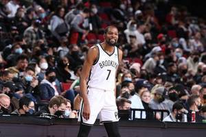 KD:高难度得分能打击对手士气 面对七尺防守者我也觉得是空位