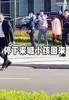 这才叫优质偶像！陈梦为被赶走的小球迷签名